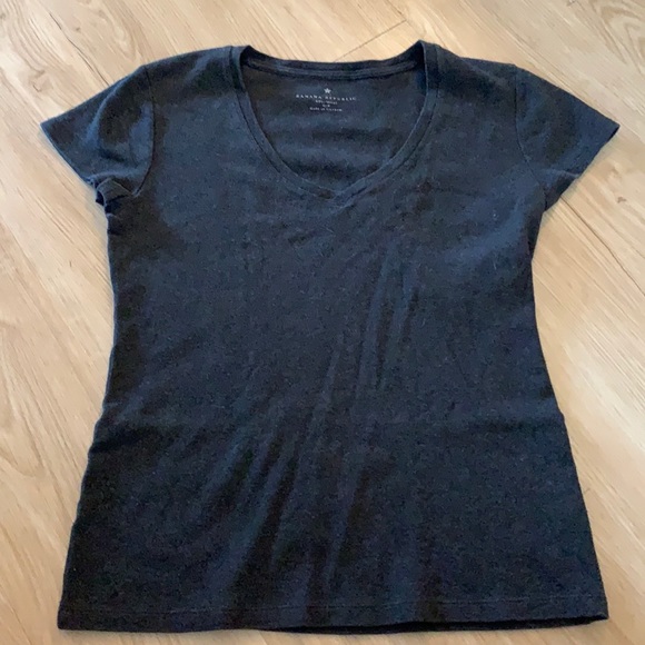 2/20 🧡 Banana Republic Grey V Neck T - Picture 1 of 4